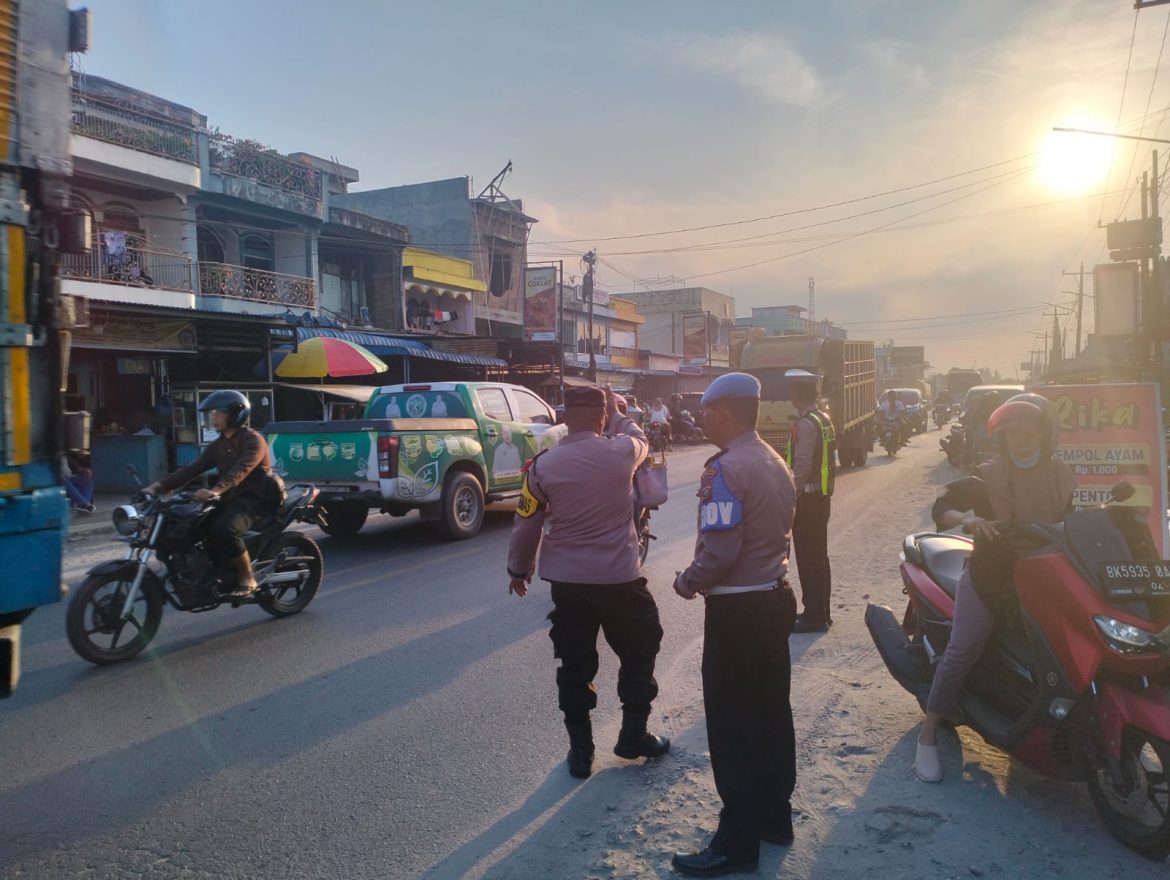 Kapolsek Indrapura AKP Jonni H. Damanik Patroli KRYD Di Pasar Tumpah