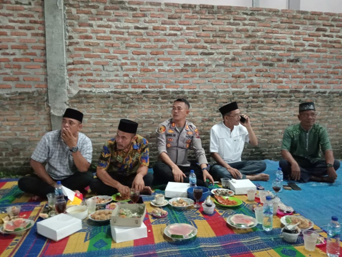 Kapolsek Indrapura AKP Jonni H. Damanik, S.H, M.H Buka Puasa Bersama Forkopimcam Kecamatan Air Putih