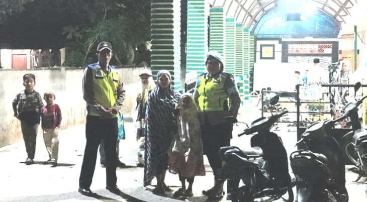 Polsek Padang Hilir Pengamanan Ibadah Sholat Tarawih