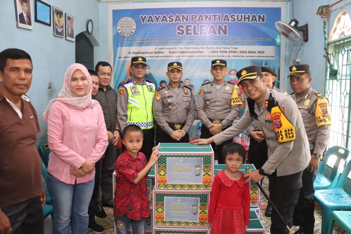 Sampaikan Bingkisan Lebaran, Kapolres Tebing Tinggi Kunjungi Panti Asuhan