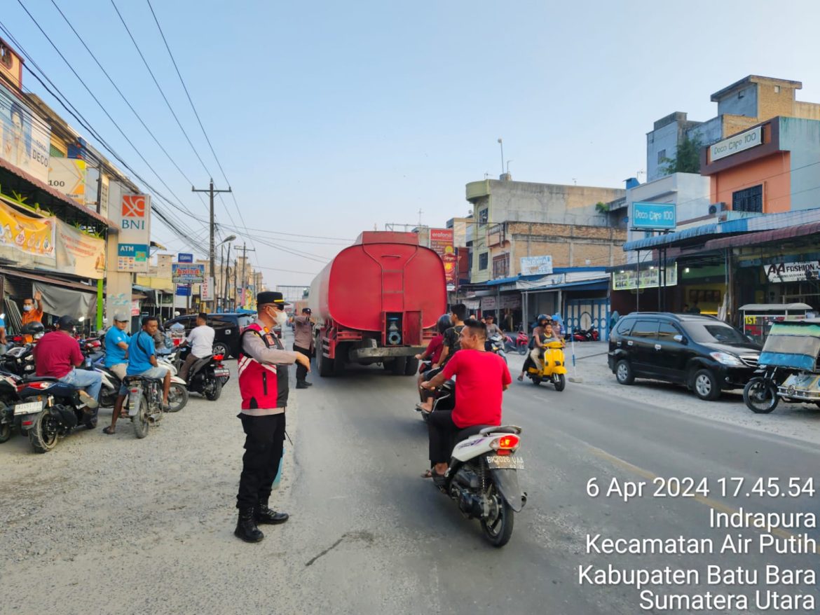 Kapolsek Indrapura AKP Jonni H. Damanik, S.H, M.H Pimpin Gatur Lalin Jelang Lebaran