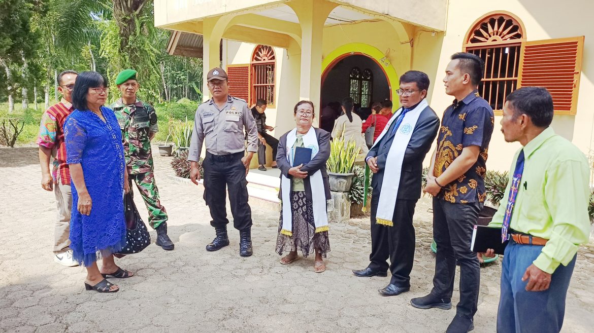 Pendekatan Religius TNI-Polri, Polsek Kotarih bersama Koramil 17/KTR Gelar Patroli Minggu Kasih