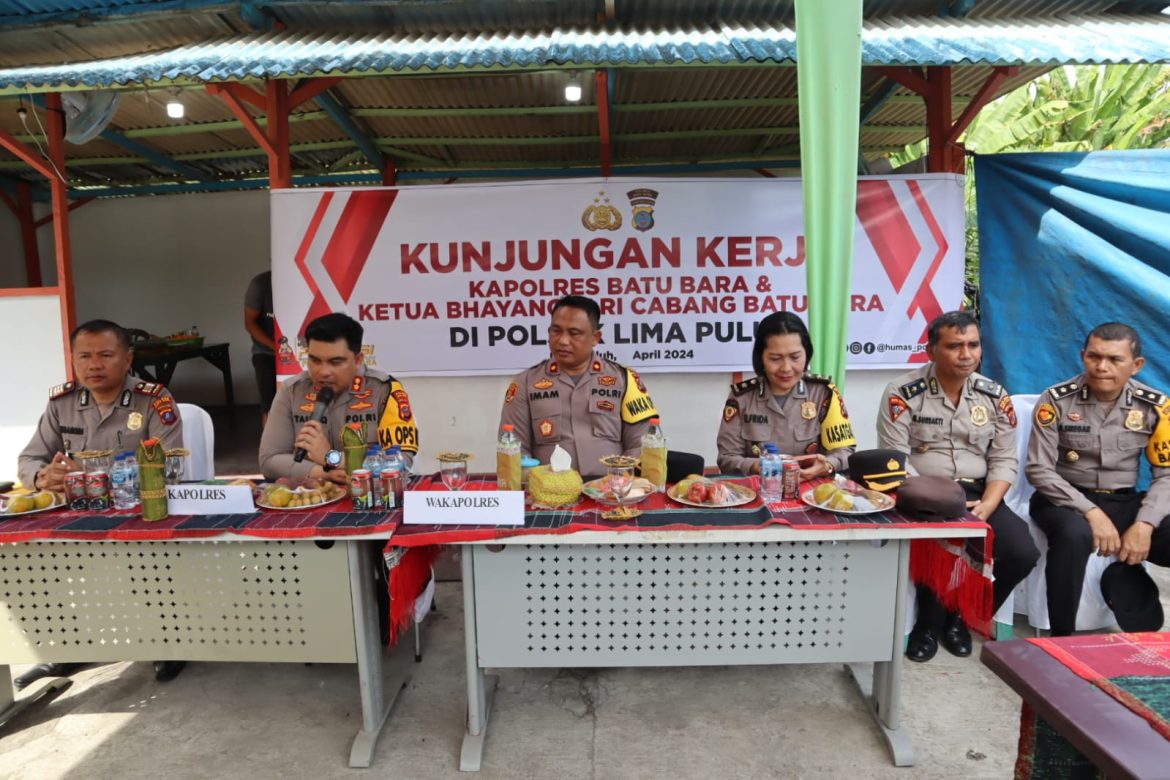 Kapolres Batu Bara Bersama Ketua Bhayangkari Kunker Di Polsek Lima Puluh