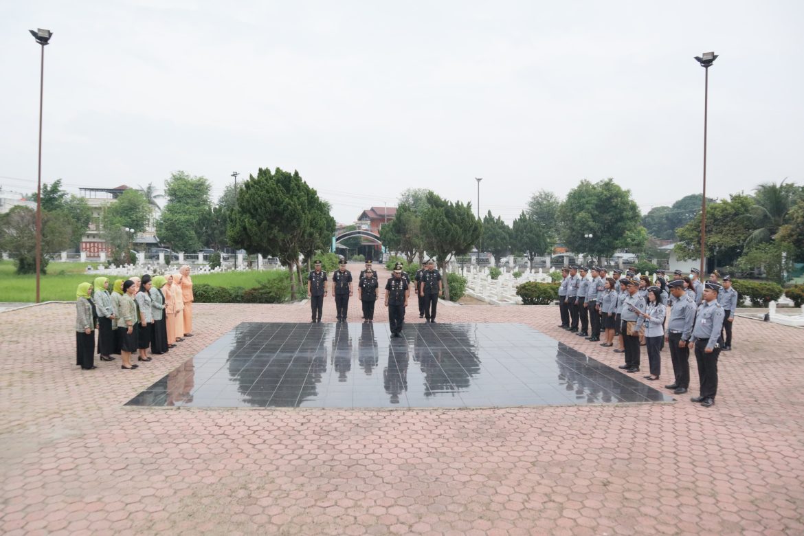 Lapas Tebing Tinggi Ziarah Taman Makam Pahlawan Sambut HBP Ke-60 Tahun 2024