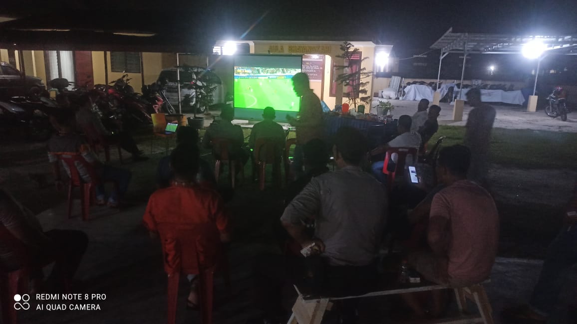 Kapolsek Labuhan Ruku AKP Riswanto, S.H Nobar Semifinal AFC U23