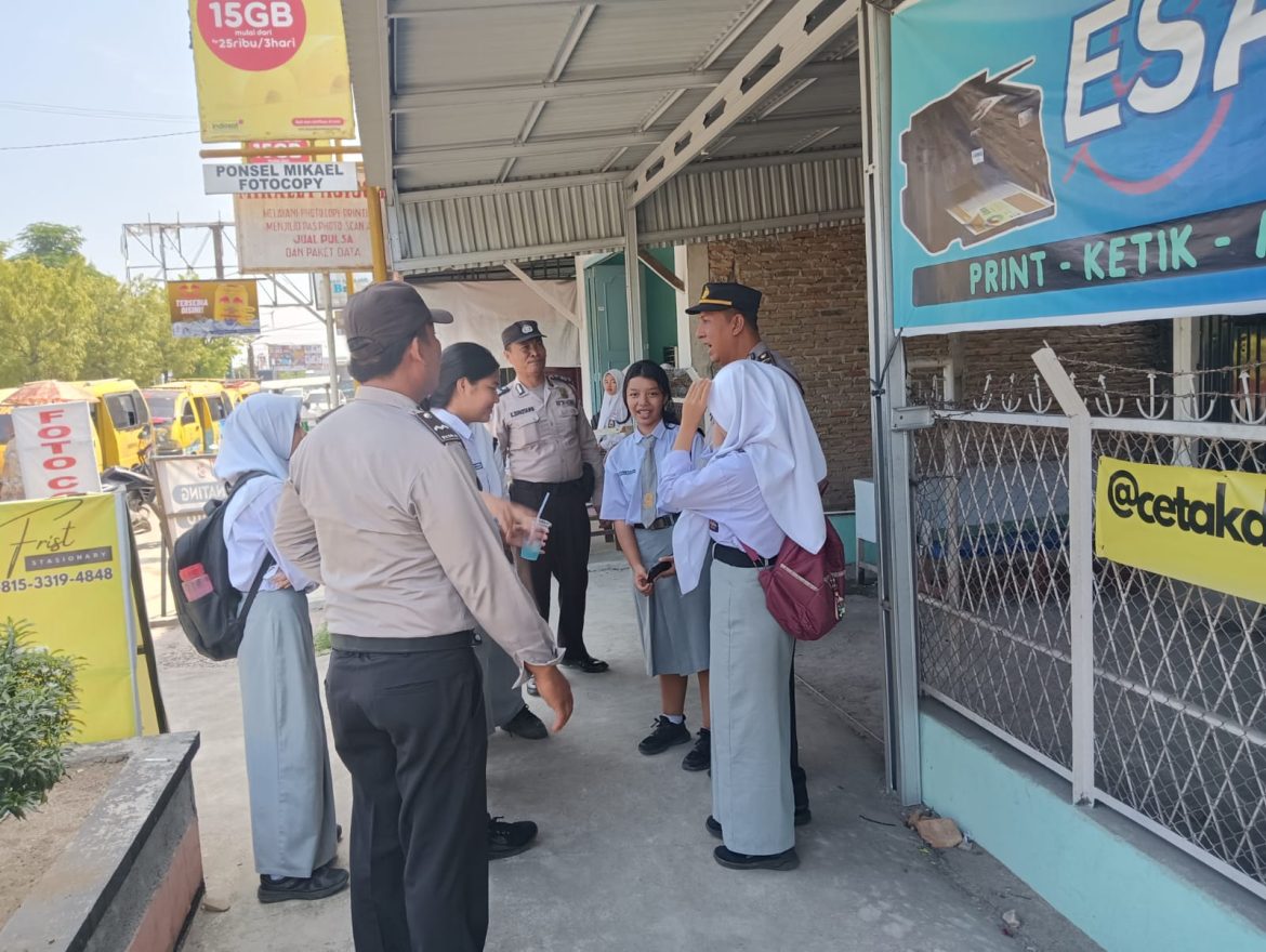 Sat Binmas Polres Tebing Tinggi Patroli Dan Imbau Pelajar Di SMA Negeri 1