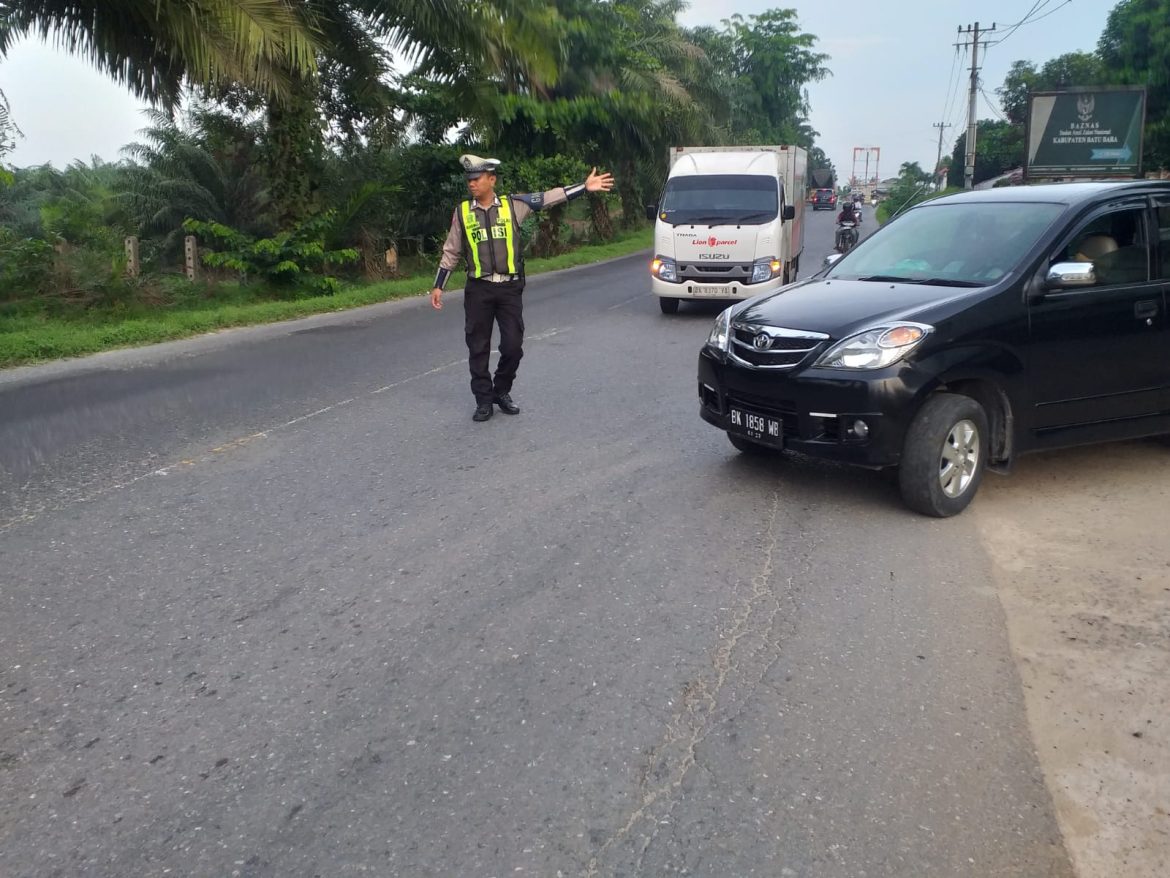 Kasat Lantas Polres Batu Bara AKP Hotlan W. Siahaan, S.H Pimpin Gatur Lalin Pagi