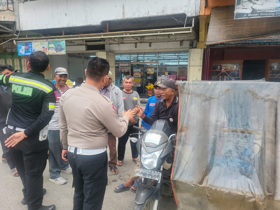 Kasat Lantas Polres Batu Bara AKP Hotlan W. Siahaan, S.H Himbau Kamtibmas Di Pangkalan Ojek