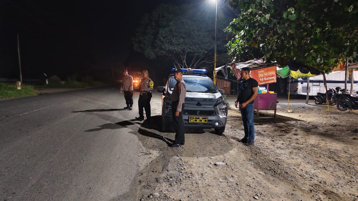 Cegah Gangguan Kamtibmas, Polsek Indrapura Laksanakan Patroli Malam Hari