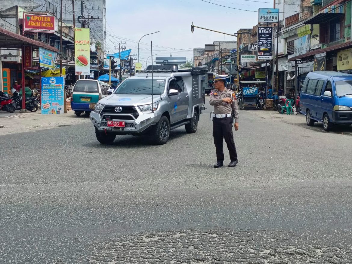 Polisi NYINYIR Polres Batu Bara Beri Himbauan Tertib Lalulintas Di Jalan Raya