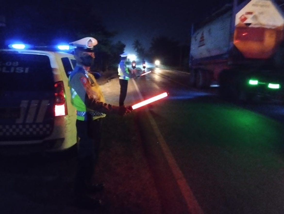 Kasat Lantas Polres Batu Bara AKP Hotlan W. Siahaan, S.H Pimpin Blue Light Patrol Dan Live Report Situasi Terkini Arus Lalulintas