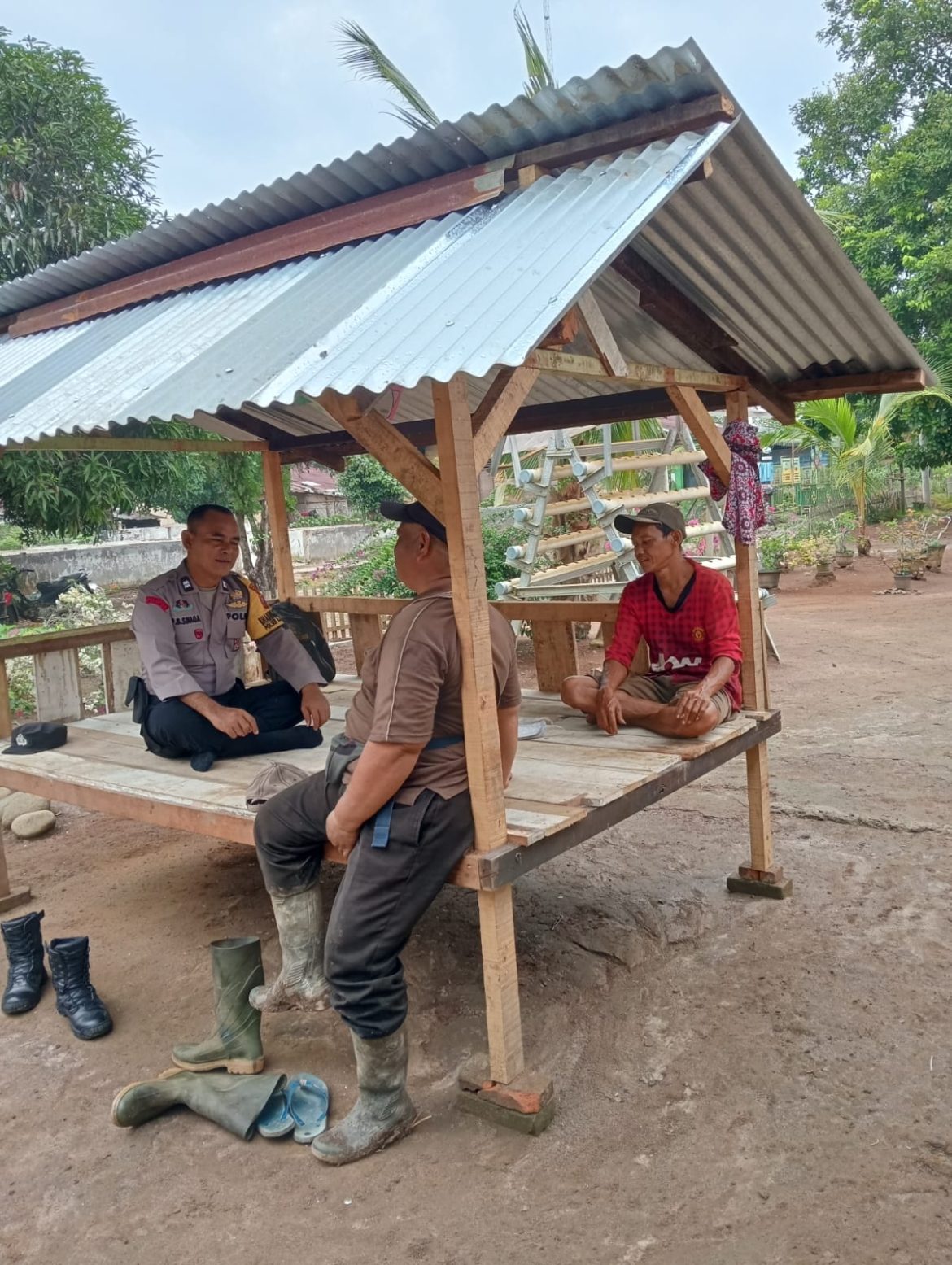 Bhabinkamtibmas Polsek Dolok Merawan Sambang Masyarakat Dan Berikan Himbauan