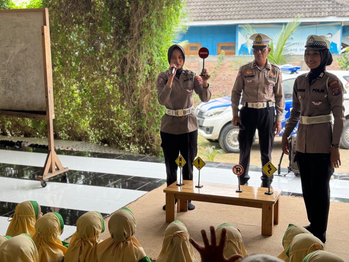 Polisi Sahabat Anak, Sat Lantas Polres Batu Bara Kenalkan Rambu Lalulintas