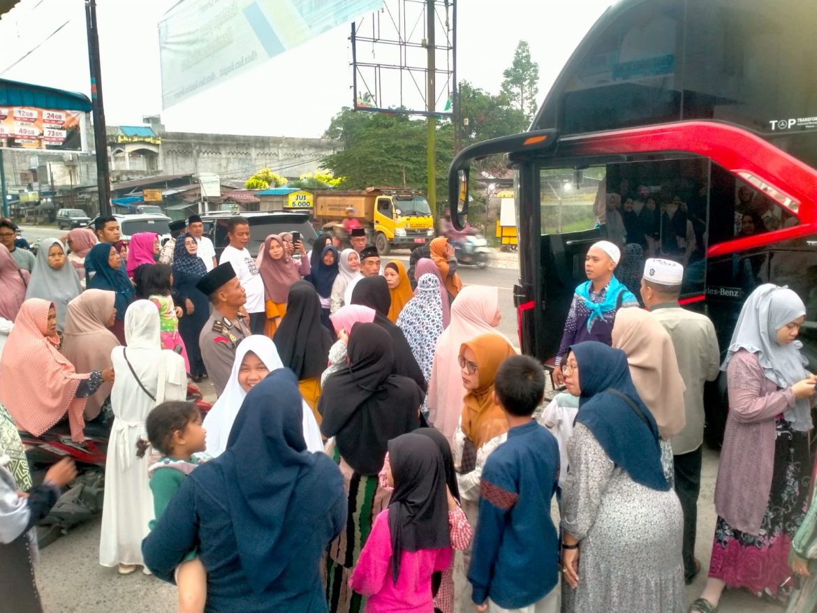 Kapolsek Indrapura Lepas Jemaah Calon Haji Kecamatan Air Putih