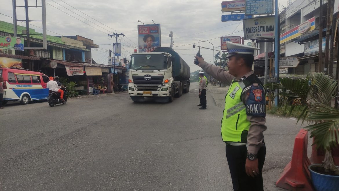 Kasat Lantas Polres Batu Bara AKP Hotlan W. Siahaan, S.H Pimpin Gatur Lalin Pagi