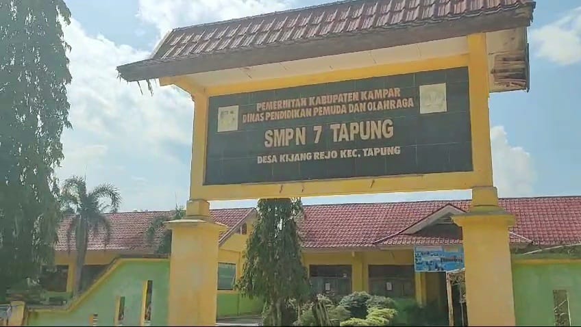 Kasus Dugaan Perundungan Siswi oleh Kepsek SMPN 7 TAPUNG, Orang Tua: Almisbah Harus Bertanggung Jawab atas Perbuatannya Kepada Anak Saya