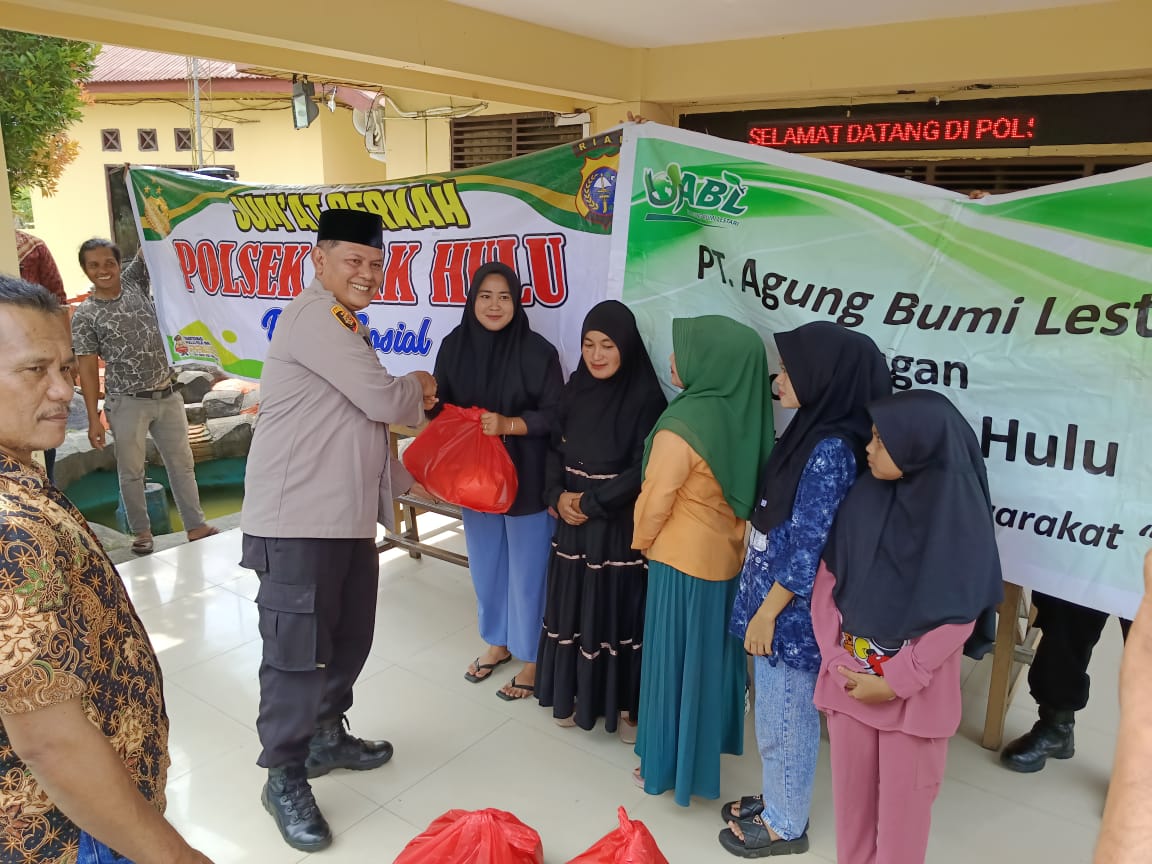 Gelar Jumat Berkah di Pangkalan Baru, Polsek Siak Hulu & PT ABL Bagikan 50 Paket Sembako ke Masyarakat Dhuafa