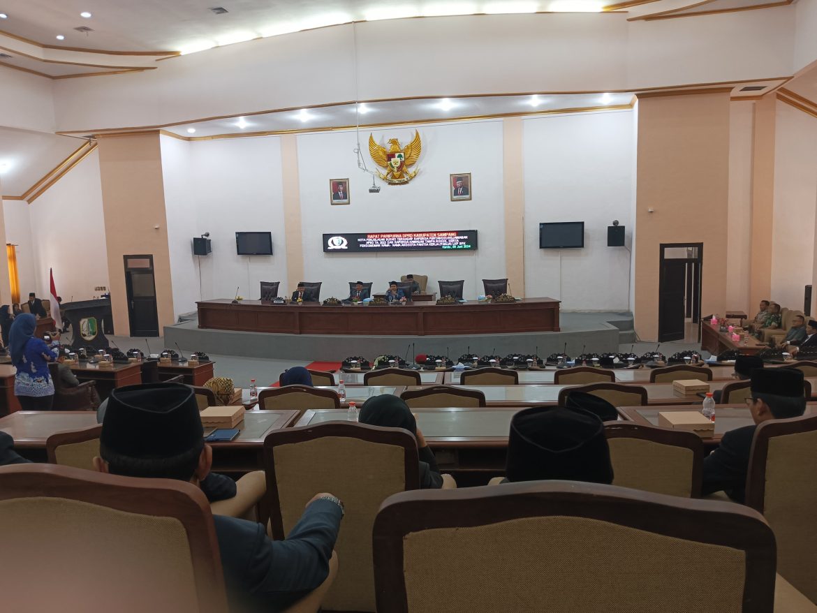 DPRD Kabupaten Sampang  Gelar Rapat Paripurna Dengan Agenda PU Fraksi Fraksi Terhadap RAPERDA Pertanggung Jawaban APBD Th -2023