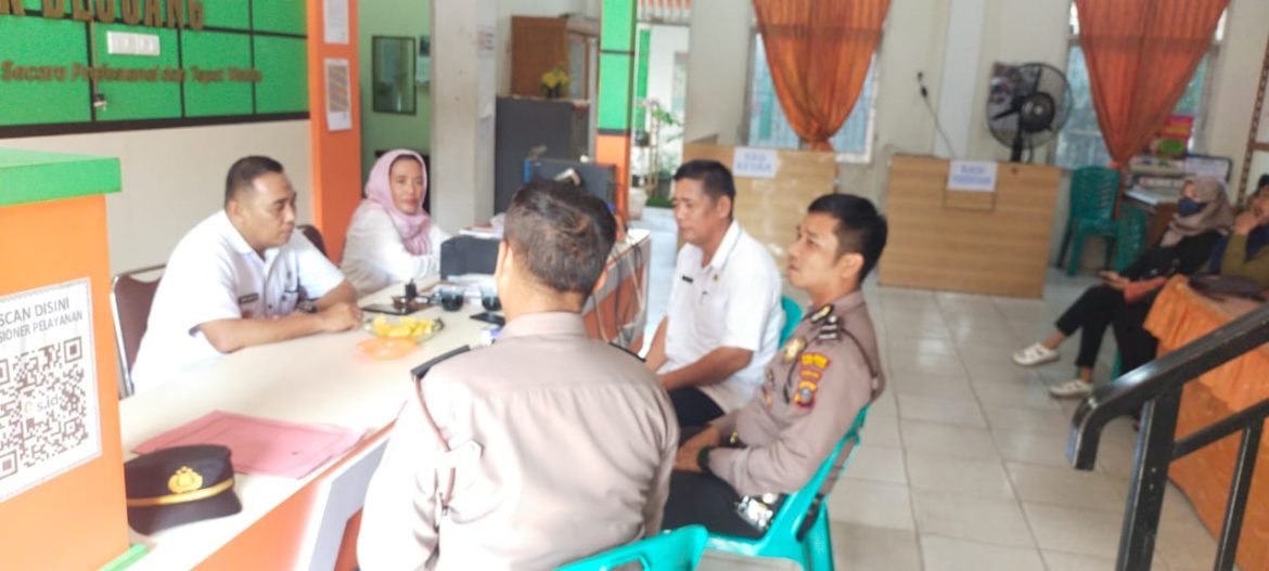 Kunjungi Kantor Kelurahan, Sat Binmas Polres Tebing Tinggi Sampaikan Pesan Kamtibmas