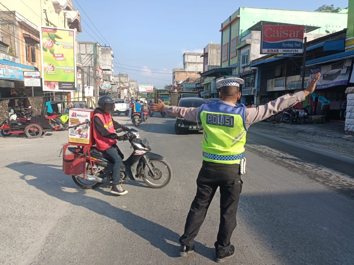 Sat Lantas Polres Batu Bara Pastikan Arus Lalulintas Sore Hari Aman Lancar