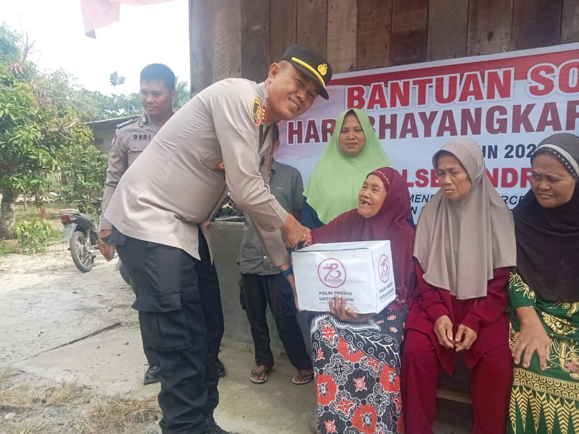 Sambut HUT Bhayangkara Ke-78 Kapolsek lndrapura AKP Jonni H. Damanik, S.H, M.H Berikan Bantuan Sosial