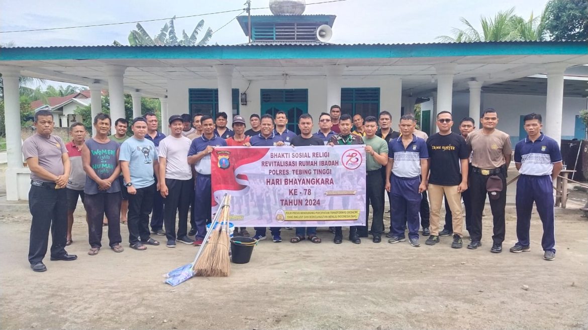 Kapolsek Tebing Tinggi AKP Saepullah, S.Sos, M.H Pimpin Revitalisasi Rumah Ibadah HUT Bhayangkara Ke-78