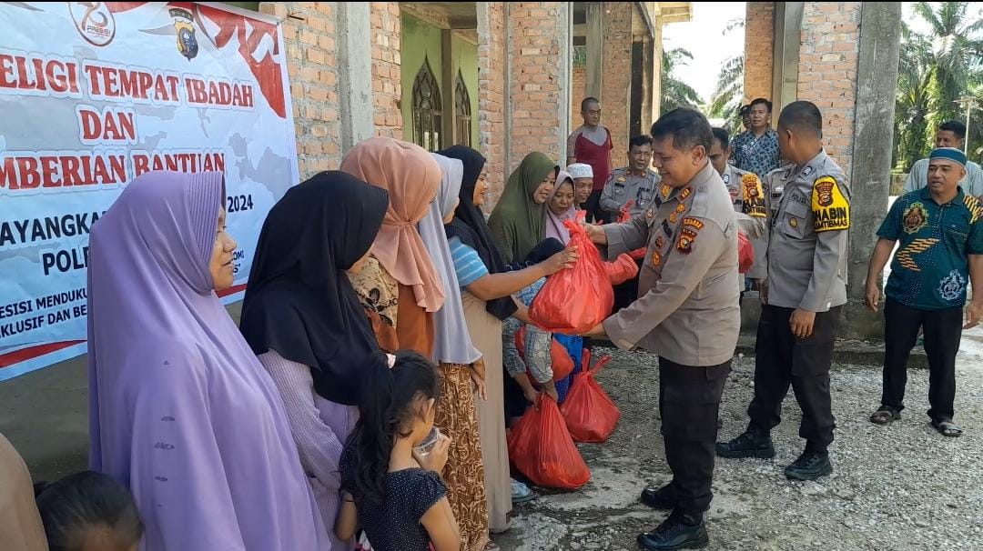 HUT Bhayangkara Ke-78, Polsek Siak Hulu Laksanakan Bhakti Religi di Masjid dan Berikan Bantuan