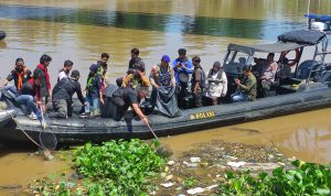 Dit Polairud Polda Riau Melakukan Pembersihan Hilirisasi Sungai Siak, bersama PKN Mapala Se – Indonesia