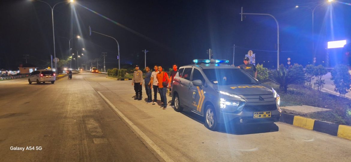 Cegah Gangguan Kamtibmas, Polsek Lima Puluh Patroli Malam Hari