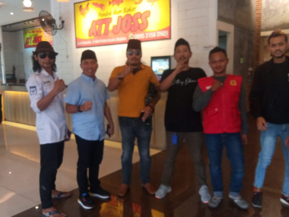 Pengurus DPC MADAS Bangkalan Gelar Silaturahmi Bersama Wakil Ketua AKD : M.MAKMUR S.E ( PEMBINA MADAS DPC BANGKALAN ) Serta Sekertaris AKD Kab. Bangkalan : JAYUS SALAM S.IP  PEMBINA MADAS DPC BANGKALAN