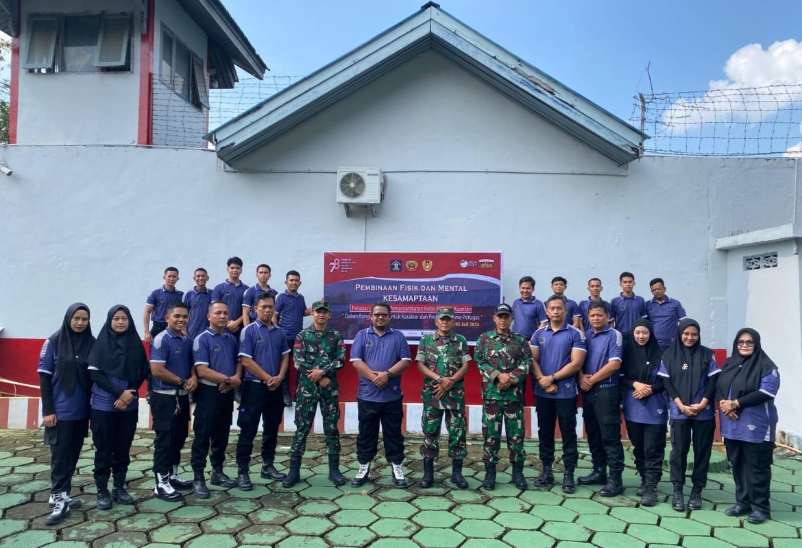 Meningkatkan Kedisiplinan Dan Kekompakan Petugas, Lapas Kelas IIB Teluk Kuantan Laksanakan Giat FMD Bersama Koramil 02 Kuantan Tengah