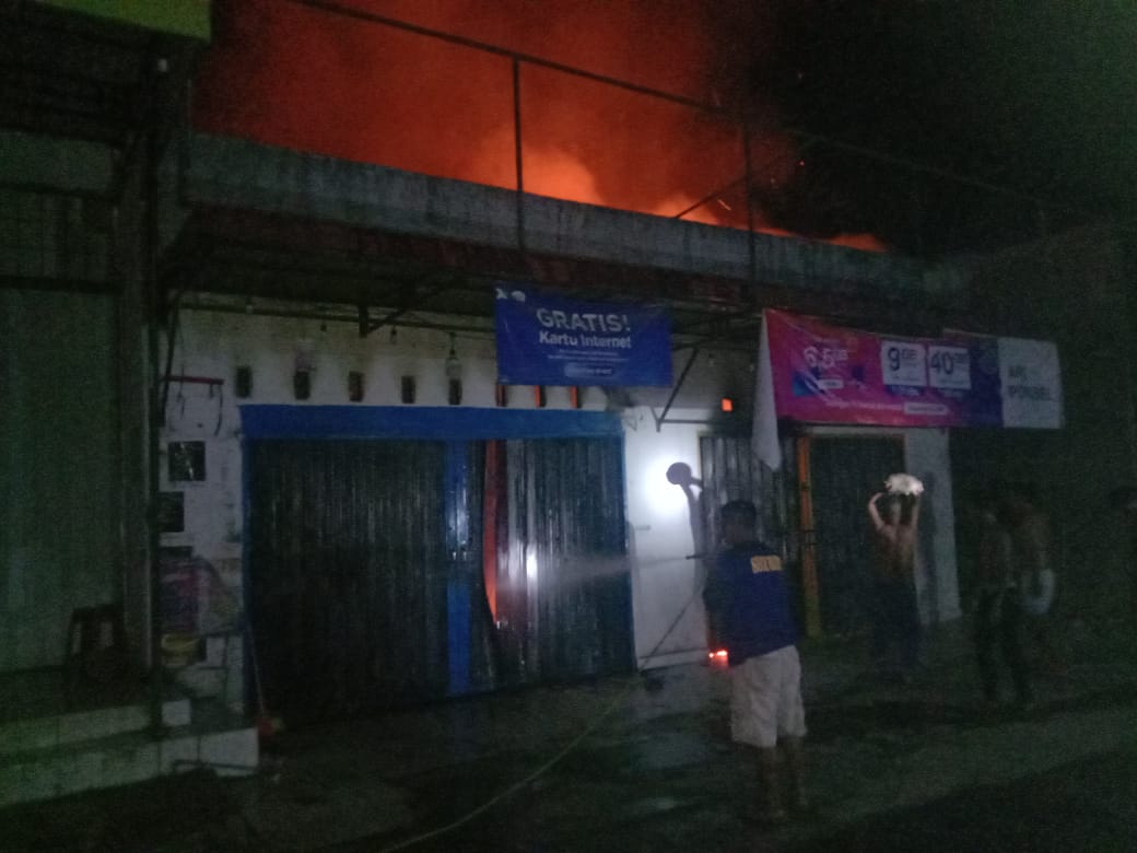 Kebakaran Landa Rumah Toko Di Kotarih, Hangus Terbakar