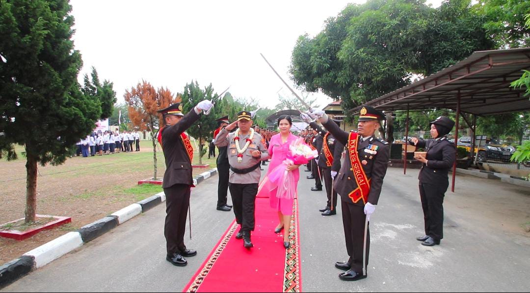 Polres Sergai Parewel Parade Sambut Kapolres AKBP Jhon Hery Rakutta Sitepu