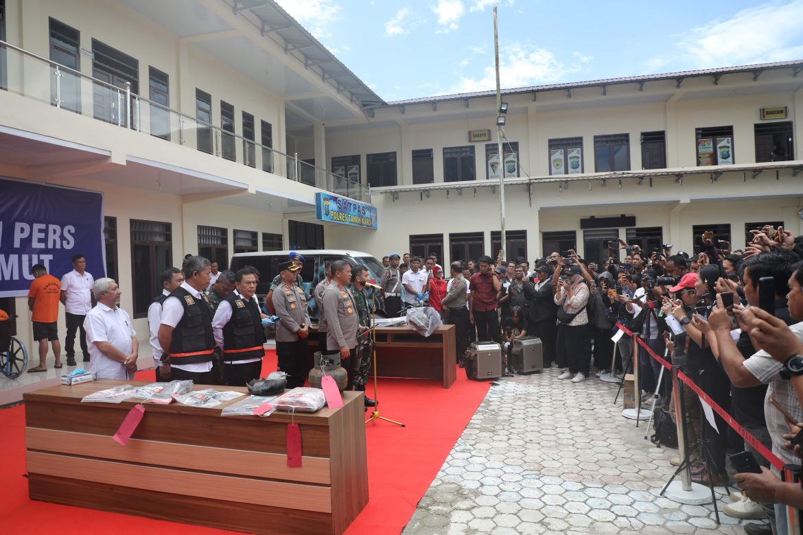 CCTV Rekam Kedua Eksekutor Pulang dan Pergi Usai Bakar Rumah Sempurna Pasaribu