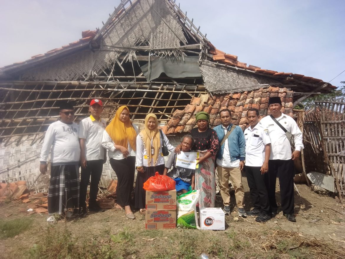 AWAS Dampingi BAZNAS Dan Dinsos Kabupaten Sampang Salurkan Bantuan Ke Warga Kurang Mampu