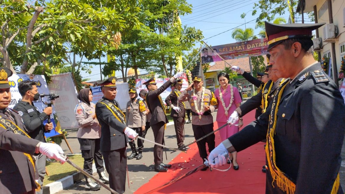 Ketua DPC ORMAS MADAS Sampang Ucapkan Selamat Datang Dan Selamat Bertugas Kepada Kapolres Sampang  AKBP  Hendro Sukmono SH .S.I.K. M.I.K