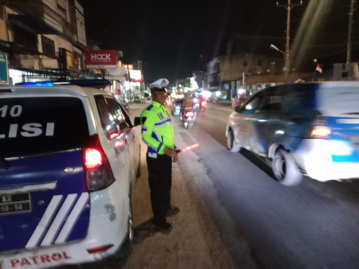 Sat Lantas Polres Batu Bara Patroli Blue Light Di Jalinsum