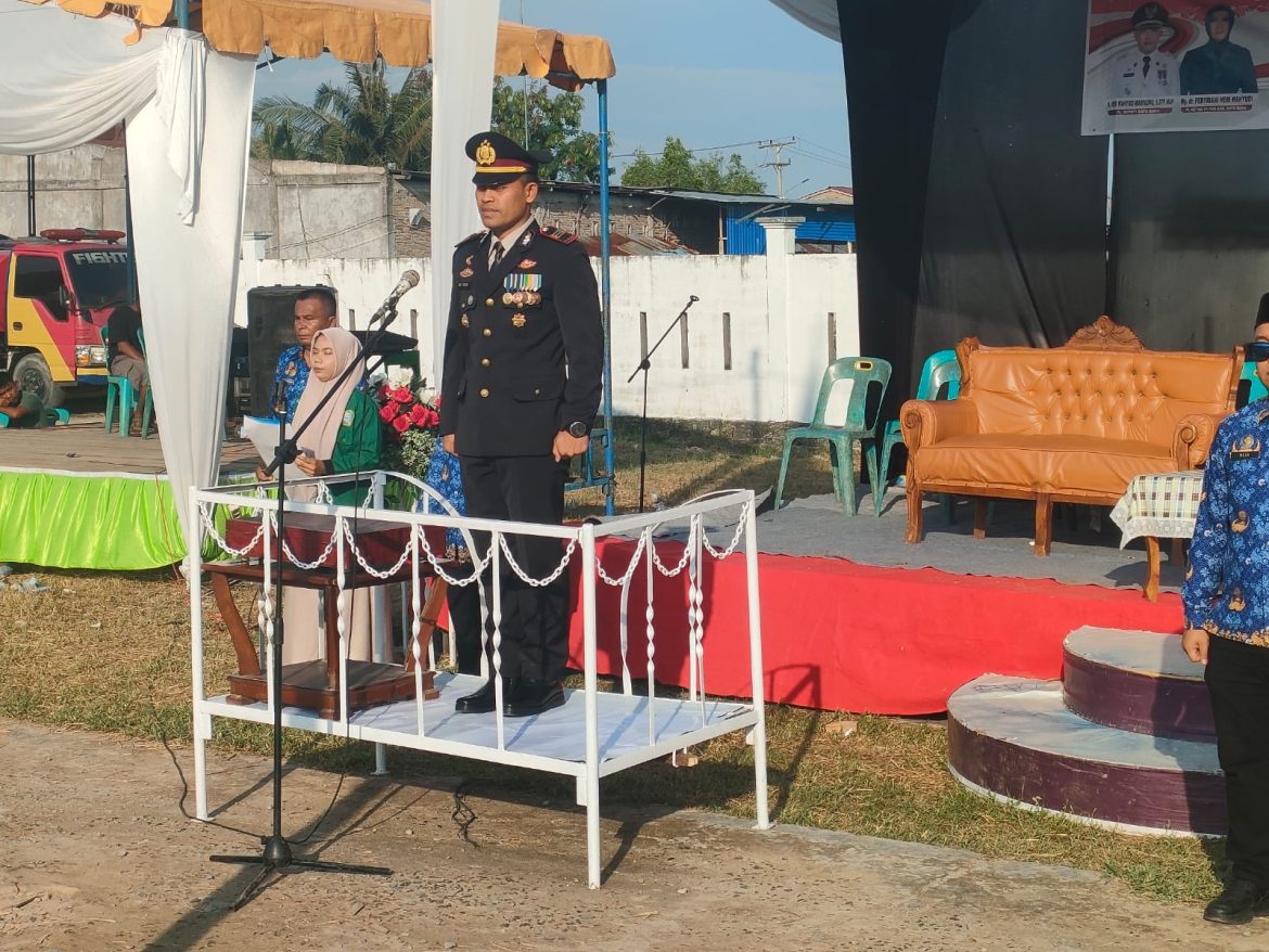 Kapolsek Medang Deras AKP Abdi Tansar, S.H, M.H Pimpin Upacara Penurunan Bendera HUT RI Ke-79