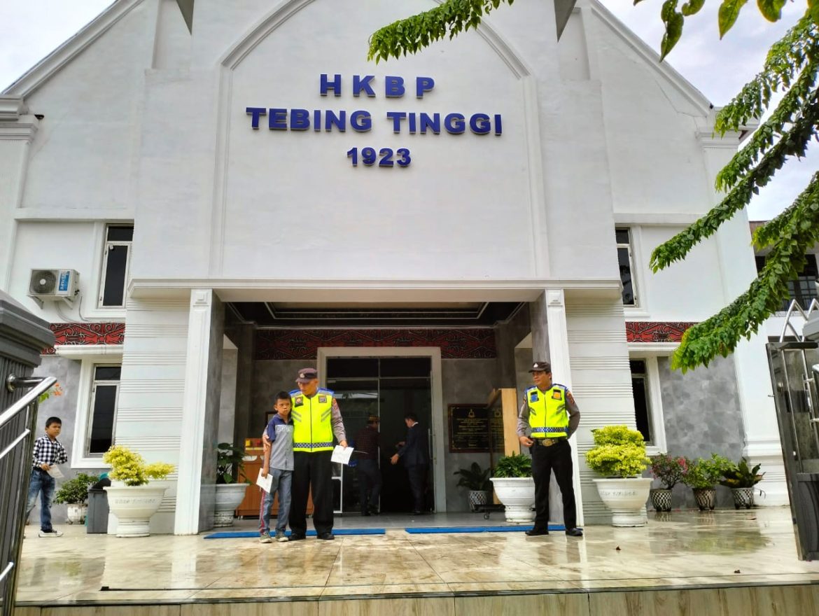 Polres Tebing Tinggi Pengamanan Ibadah Gereja Bagi Umat Kristiani