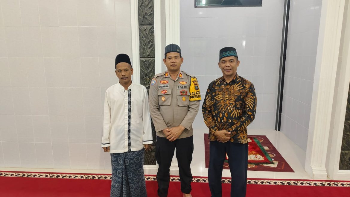 Kasat Binmas Polres Batu Bara Tingkatkan Cooling System melalui Sholat Subuh Keliling