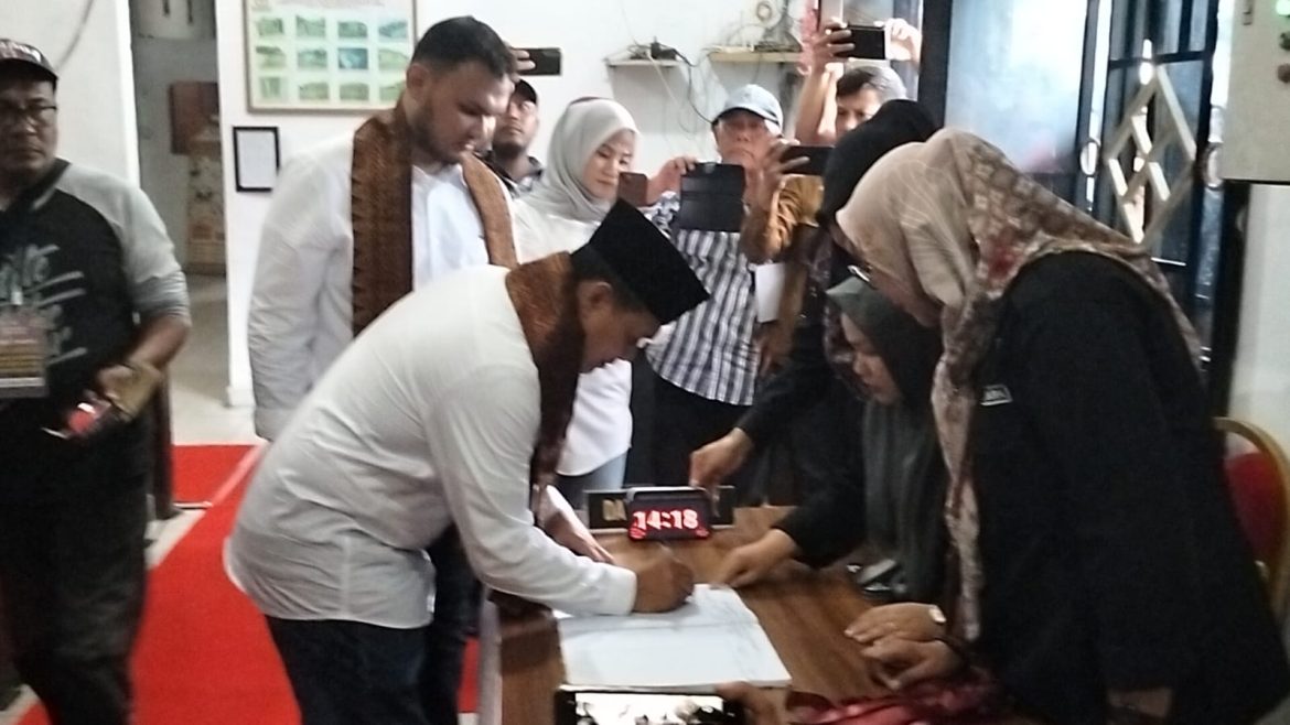 Polres Batu Bara Pengamanan Pendaftaran Calon Bupati dan Wabup di Kantor KPU Batubara