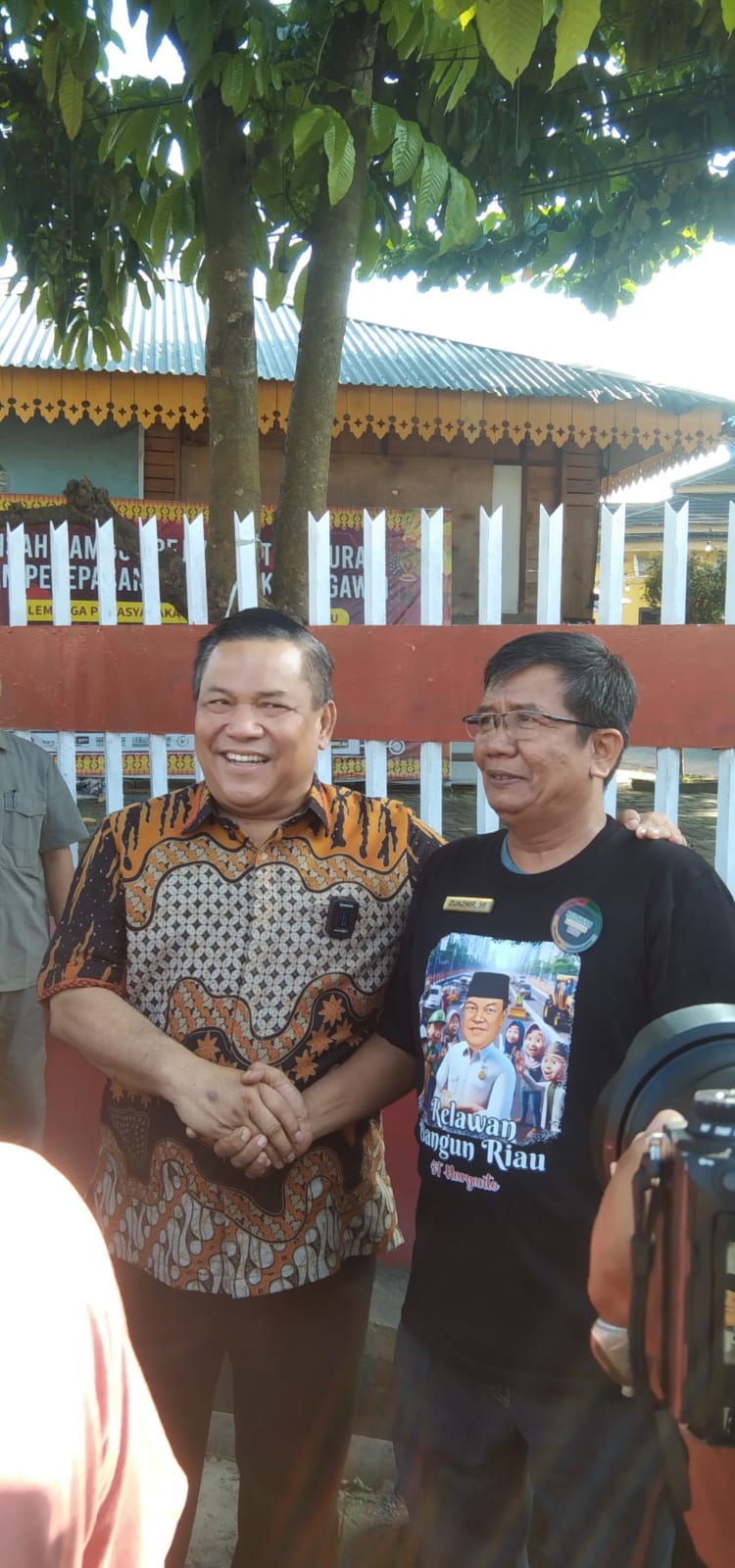 Massa Relawan Bangun Riau Tumpah Ruah Hantarkan Abdul Wahid, SF Harianto Ke KPU