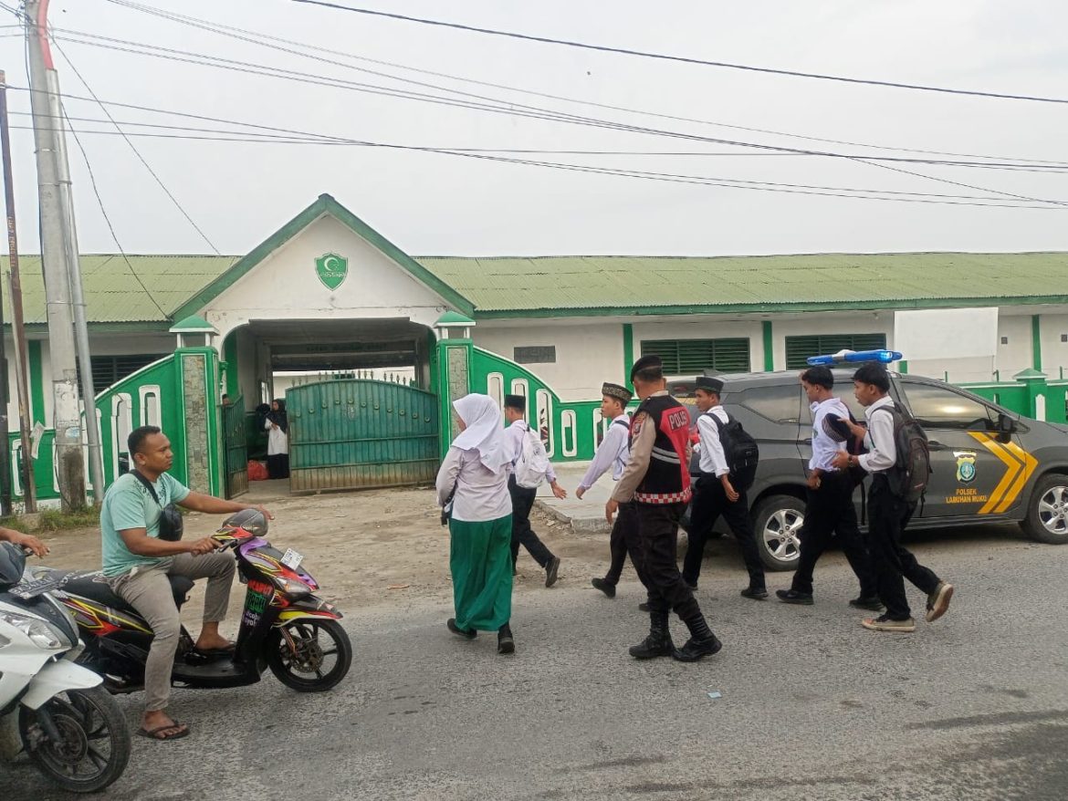 Polsek Labuhan Ruku Strong Point Jam Padat Pagi