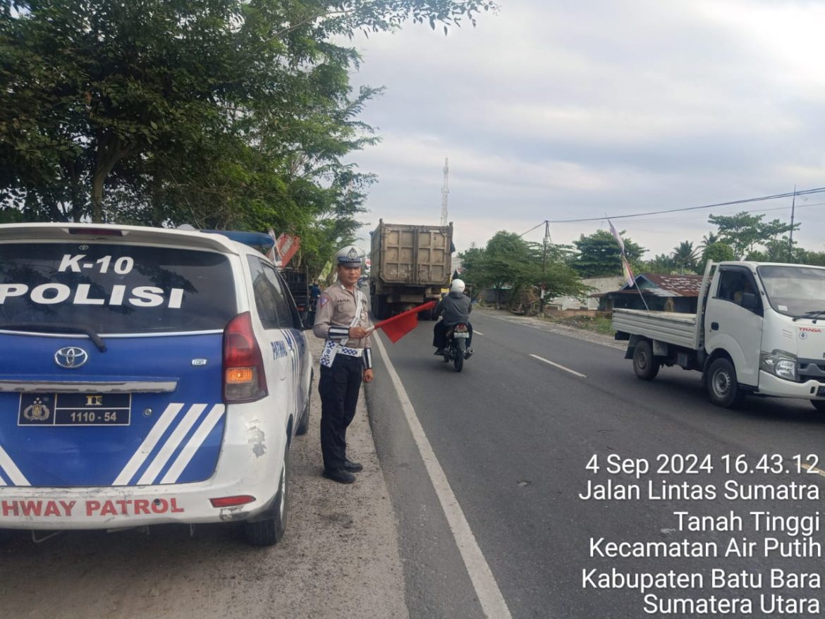 Sat Lantas Polres Batu Bara Patroli Kibas Bendera Sore Hari