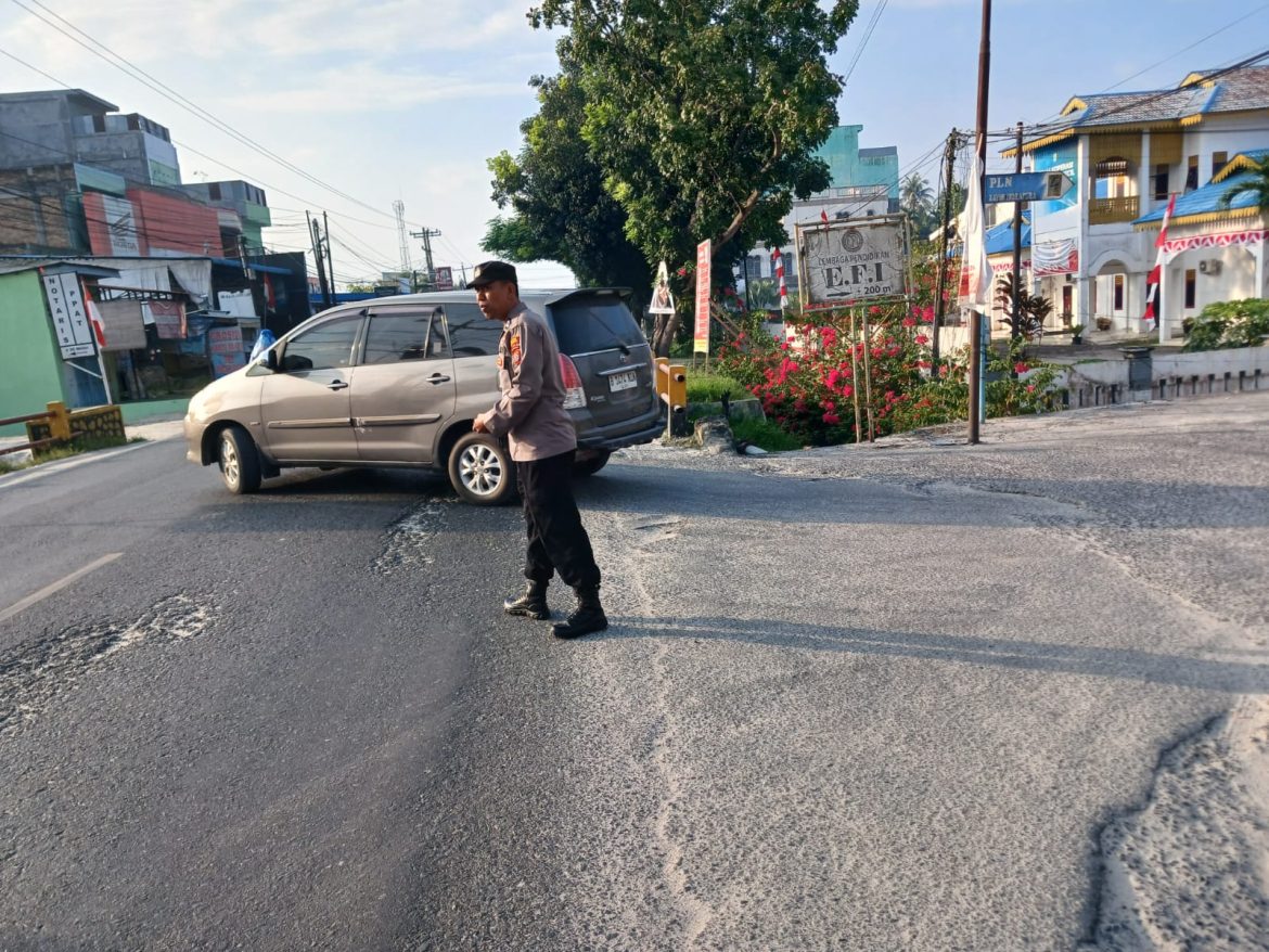 Berikan Kenyamanan Lalulintas, Polsek Indrapura Gatur Lalin Pagi