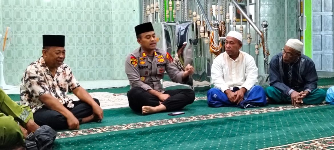 Kapolsek Medang Deras AKP Abdi Tansar, S.H, M.H Perkuat Kamtibmas Lewat Sholat Subuh Berjamah