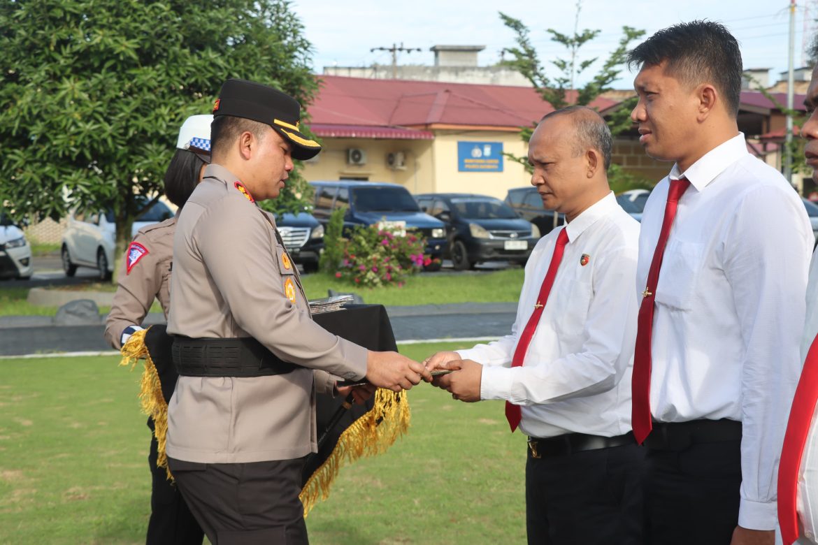 Kapolres Batubara AKBP Taufik Hidayat Tayeb, S.H, S.Ik, Pimpin Apel dan Pemberian Reward Personil Sat Narkoba Berprestasi