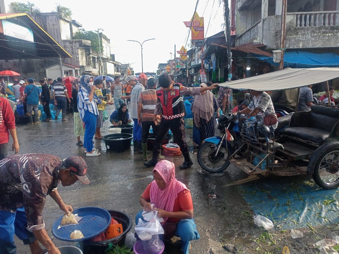 Polsek Labuhan Ruku Laksanakan Gatur Lalin Pagi