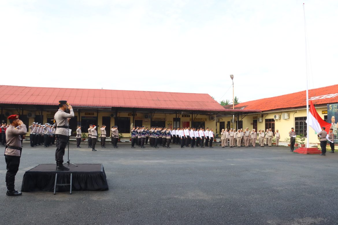 Pimpin Upacara, Kapolres Tebing Tinggi: Tingkatkan Semangat dan Dedikasi Bertugas