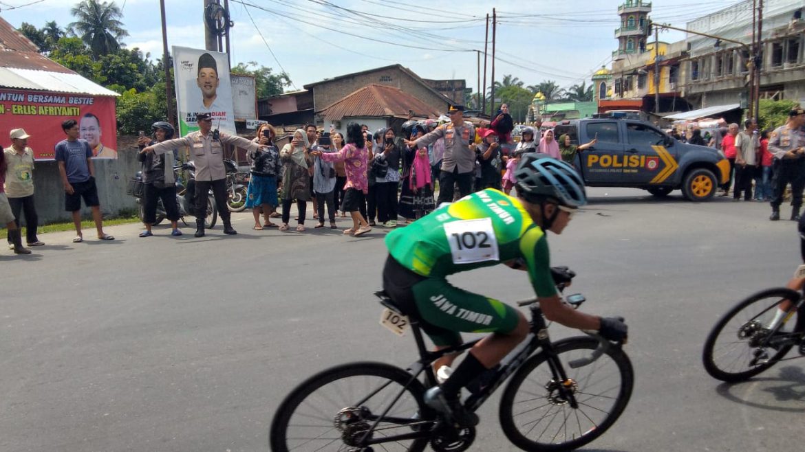 Polres Tebing Tinggi Amankan Jalur Individual Road Race Balap Sepeda PON XXI